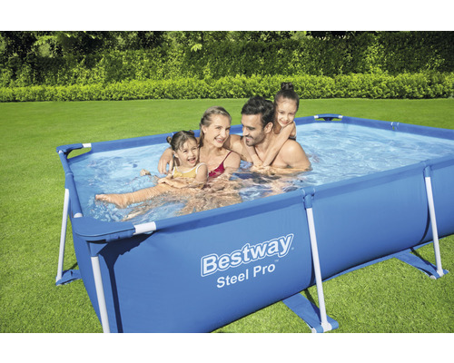 Bestway Steel Pro frame zwembad met gezin in de tuin