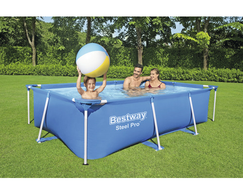 Bestway Steel Pro frame zwembad met familie in de tuin