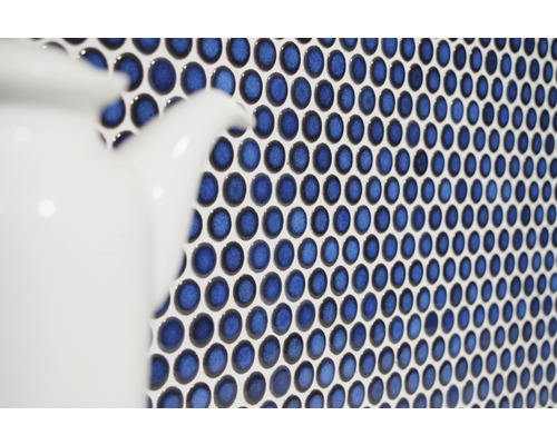 Detailopname van blauwe mozaïektegels