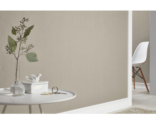 Kamerweergave met behang, tafel en decoratie