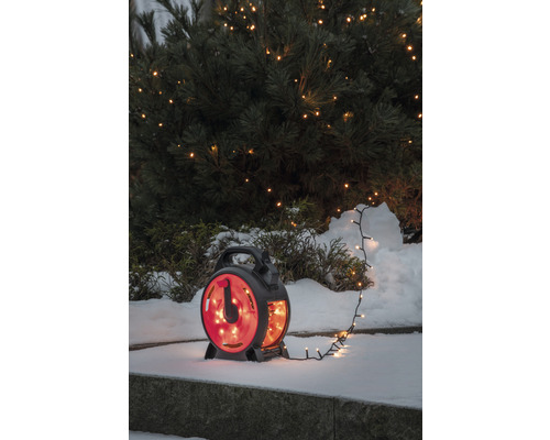 Slingers op haspel voor besneeuwde struik