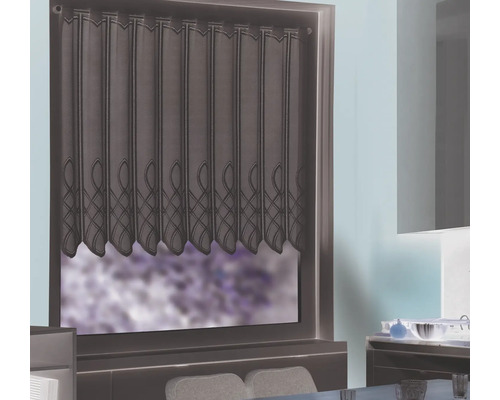 Gordijn met borduurwerk in het raam