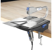 Dremel Moto-zaag met werkstuk op een werkbank