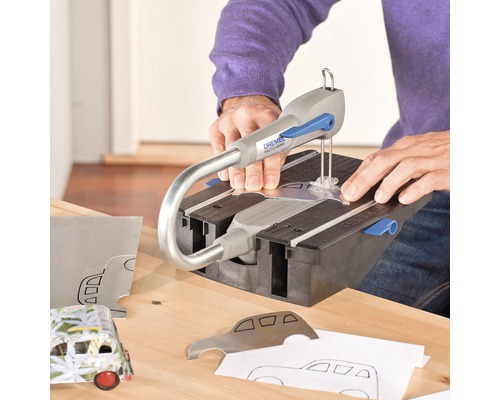 Dremel Moto-Saw in gebruik voor het snijden van materiaal