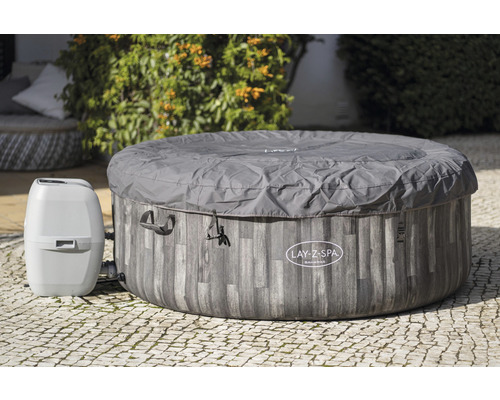 Opblaasbare Lay-Z-Spa whirlpool met afdekking en bedieningseenheid in de tuin