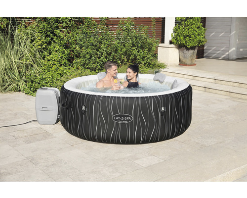 Opblaasbare Lay-Z-Spa whirlpool Hollywood met twee personen in het water