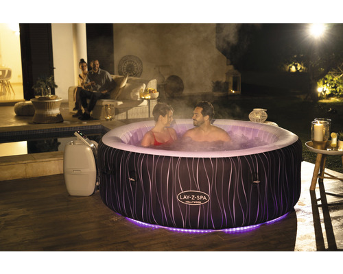 Opblaasbare Lay-Z-Spa whirlpool in de tuin met twee personen