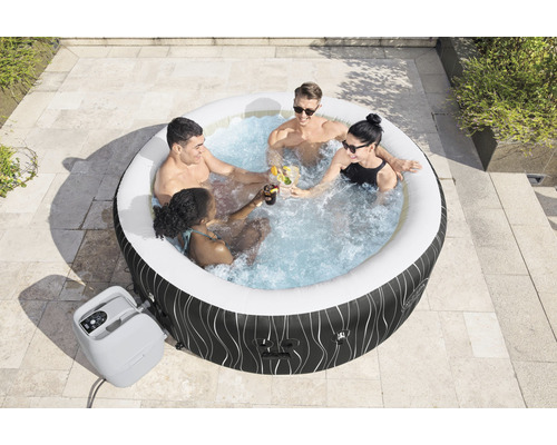 Opblaasbare whirlpool met vier personen die proosten