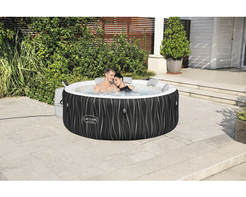 Opblaasbare Lay-Z-Spa whirlpool met twee personen in de tuin