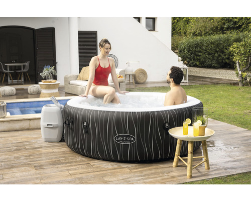 Opblaasbare Lay-Z-Spa whirlpool voor twee personen in de tuin