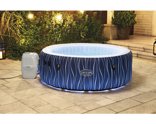 Opblaasbare Lay-Z-Spa whirlpool met pomp in de tuin
