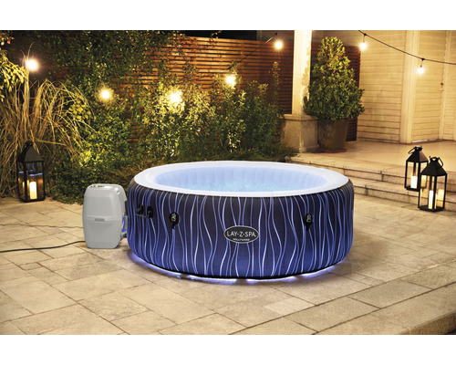 Opblaasbare Lay-Z-Spa whirlpool met pomp in de tuin