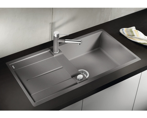 Spoelbak van silgranit met afdruiprek en kraan