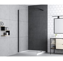 Badkamer met inloopdouche, wastafelonderkast en spiegel