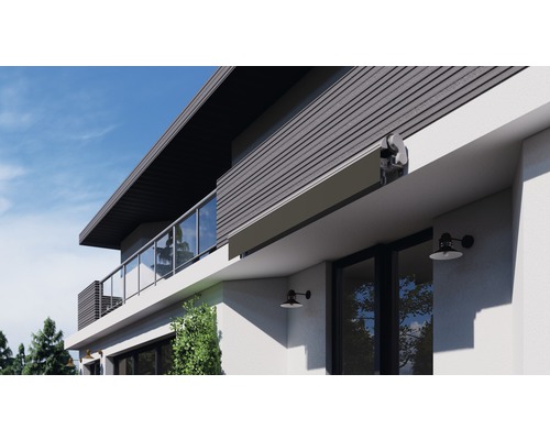 Modern huis met zonnescherm en balkon