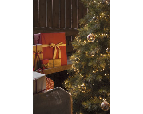 Kerstboom met lichtjes, cadeaus en cadeauzak