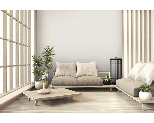 Lichte woonkamer in Japanse stijl met houten meubels en planten