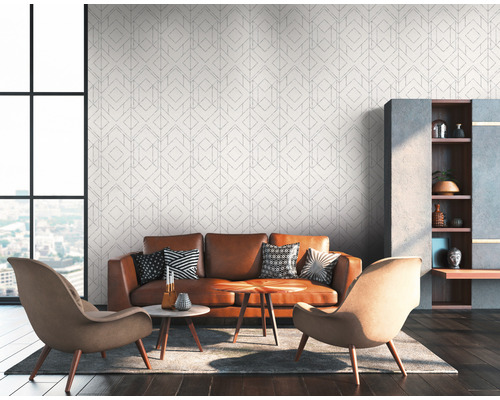 Woonkamer met bank, fauteuils, salontafels, kast en patroonbehang voor een heldere en georganiseerde sfeer.