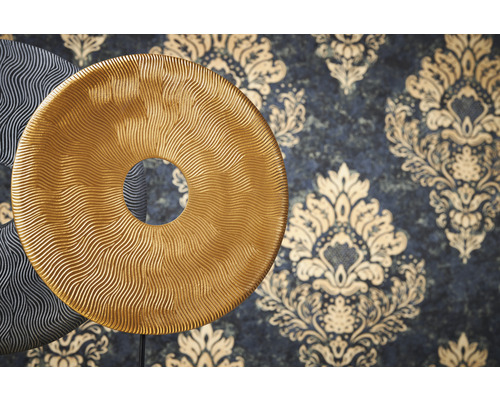 Decoratieve schijven met golfpatroon voor een wand met bloemmotief.