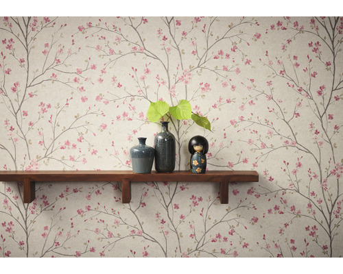 Behang met boom- en bloesempatroon op een lichte achtergrond