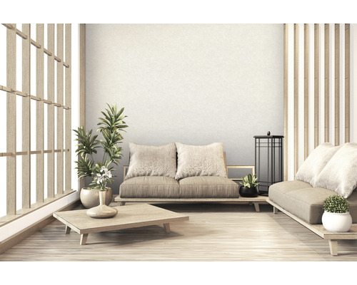 Licht, ruimtelijk interieur in Japanse stijl met banken, tafel, planten en decoratieve elementen