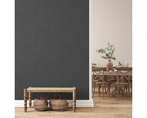 Scène met behang met patroon, bank en eettafel