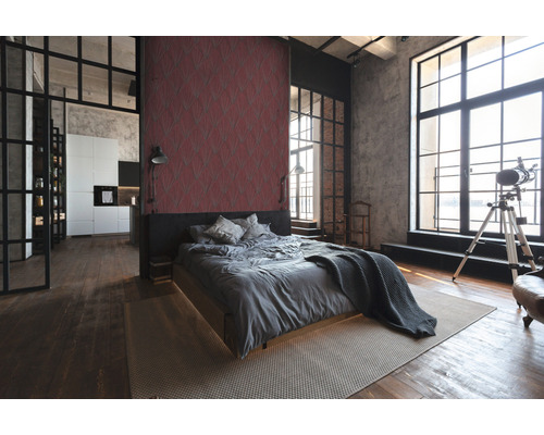 Lichte slaapkamer in loftstijl met bed, vloerkleed en groot raam