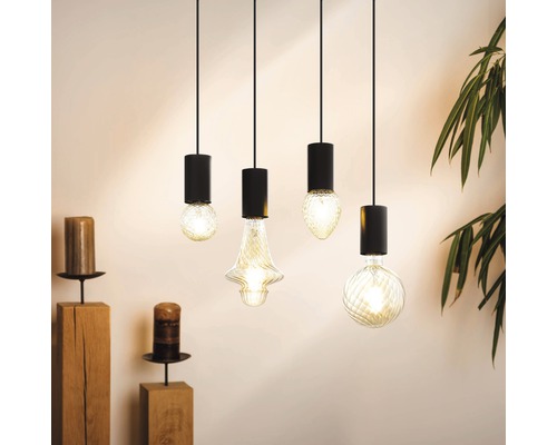 Decoratieve hanglampen met verschillende vormen en designs van gloeilampen.