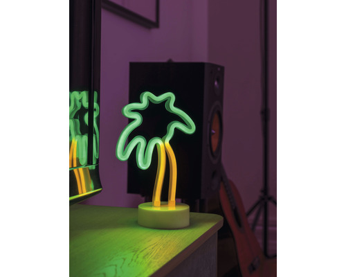 Neonlamp in de vorm van een palmboom als decoratie