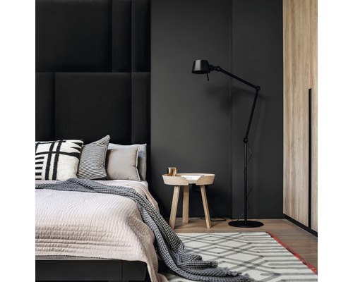 MOLLIS Wandkussen Matt Velvet zwart 60x15 cm Slaapkamer met bed, nachtkastje, vloerlamp en tapijt