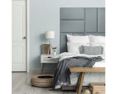 MOLLIS Wandkussen Salva pastelblauw 30x60 cm Slaapkamer met bed, nachtkastje en decoratieve elementen voor een gezellige sfeer.
