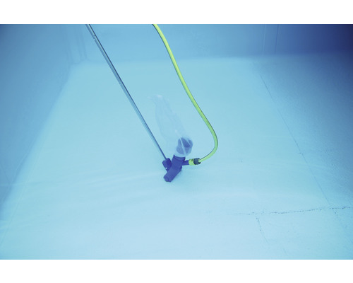 Zwembadreiniger onder water