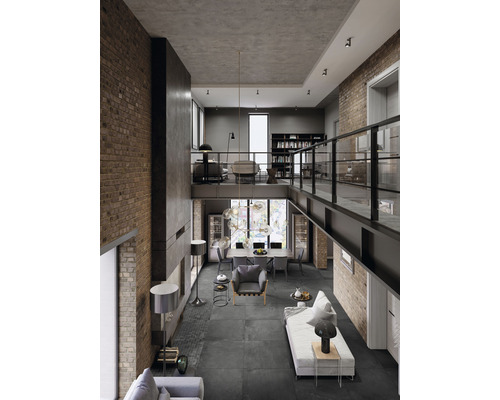 Ruime woonkamer met hoge plafonds, bakstenen muren en een modern interieur