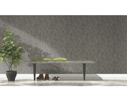 Decoratieve wanddecoratie met behang, bank, kamerplant en schoenen