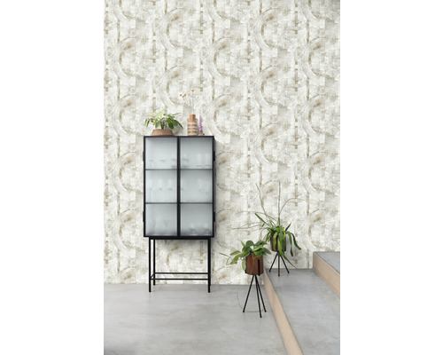 Kameroverzicht met behang met patroon, kast en planten