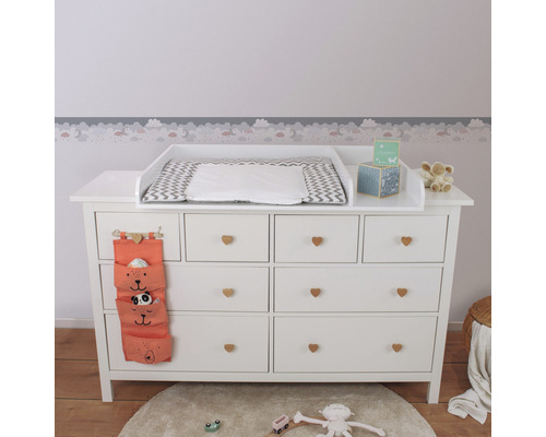 Witte commode met lades en aankleedkussen