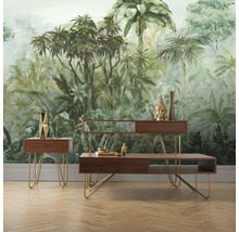 Woonkamer met junglebehang, houten kast en nachtkastje met gouden poten