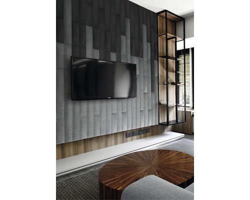 Woonkamer met televisie, wandpanelen, plank en ronde tafel