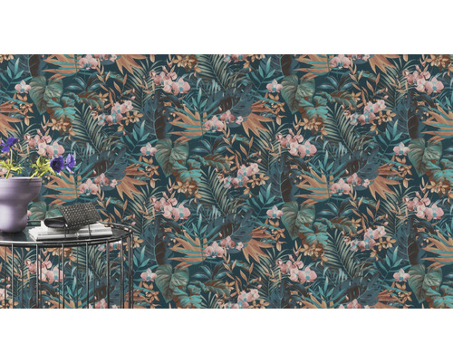 Behang met tropisch bladeren- en bloemenmotief