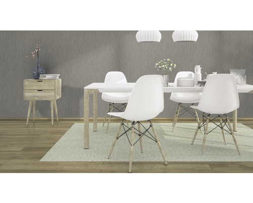 Eetkamer met eettafel, stoelen en bijzettafel