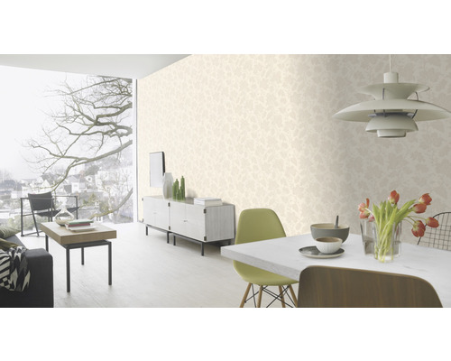 Moderne woonkamer met behang met bloemmotief