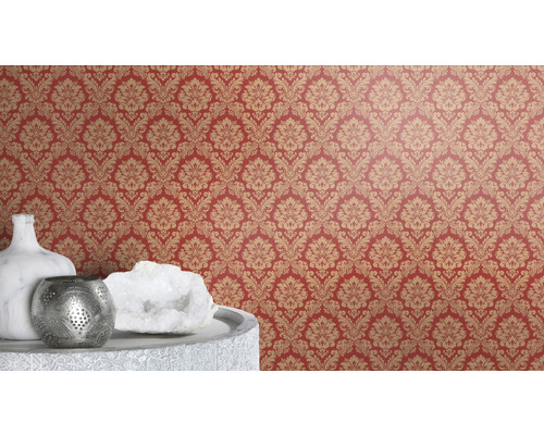 Behang met bloemmotief in woonkamer