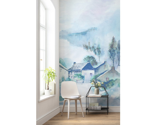 Wanddecoratie met aquarel dorpsgezicht in een heldere ruimte