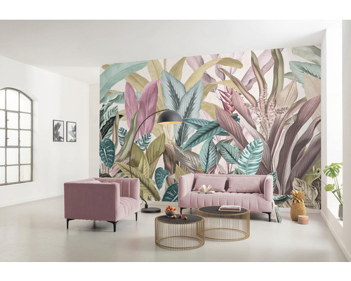 Woonkamer met bloemen fotobehang, fauteuil, bank en bijzettafels