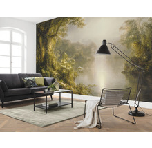 Woonkamer met fotobehang, bank, tafel, stoel en vloerlamp