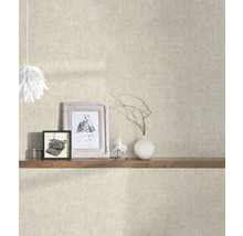 Behang met patroon en decoratie op een plank