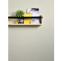 Houten plank met plant, citrusvrucht en klembord aan de muur