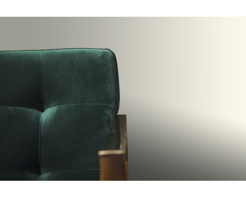 Detail van een groene bank met gecapitonneerde rugleuning.