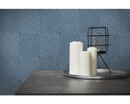 Decoratief behang met geometrisch ruitpatroon in interieur