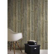 Kamer met houtlook behang, stoel en opbergdozen